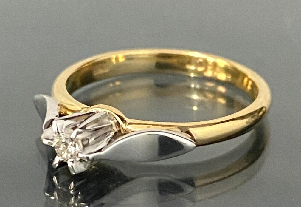 18K Yellow Gold & Diamond Solitaire Ring Size M - 6