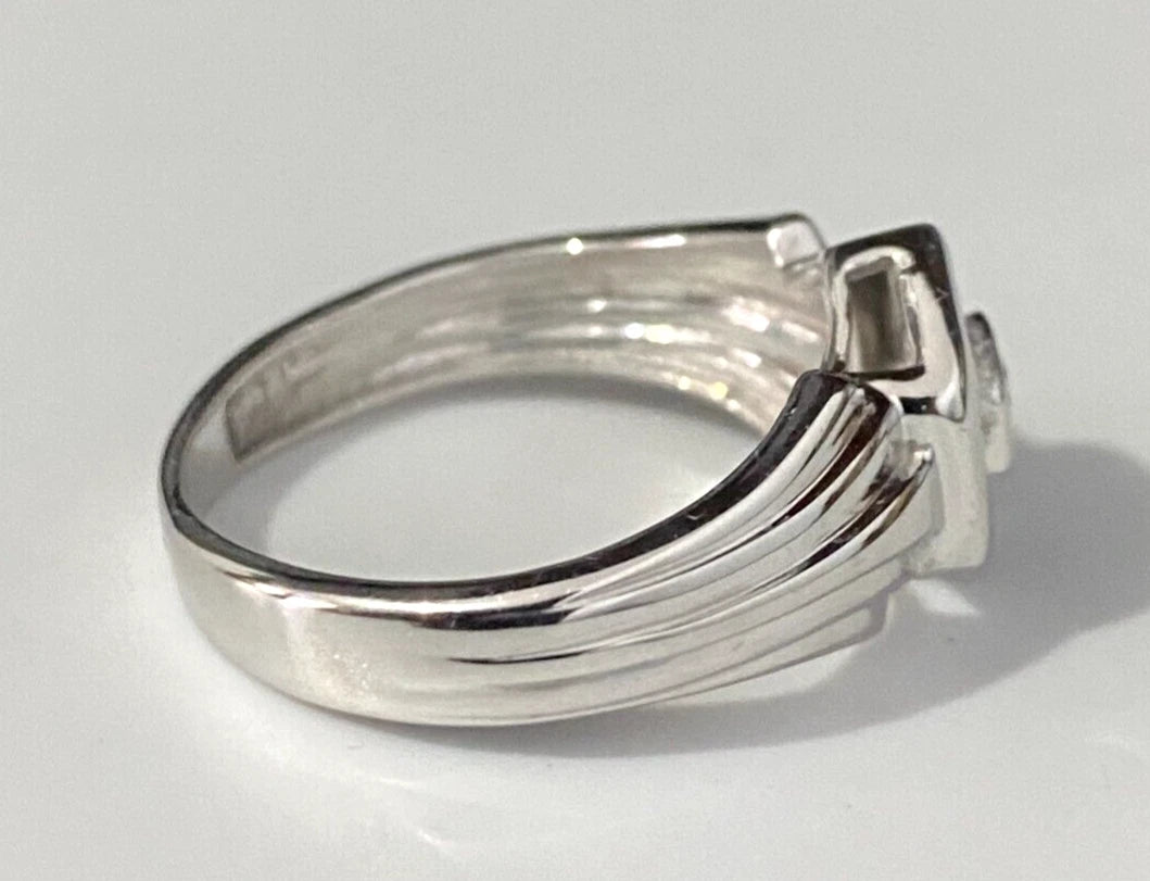 9K White Gold & 0.30CT Diamond Cluster Ring Size R - 8 5/8