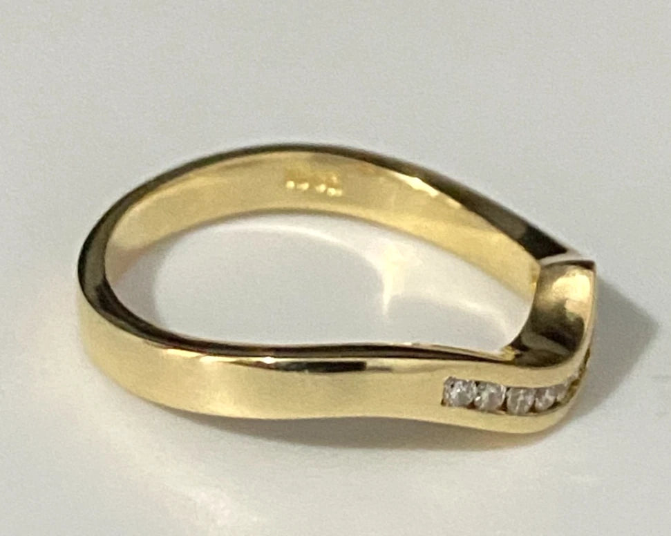 18K Yellow Gold & Diamond Curved Wedding Band Ring Size L - 5 7/8