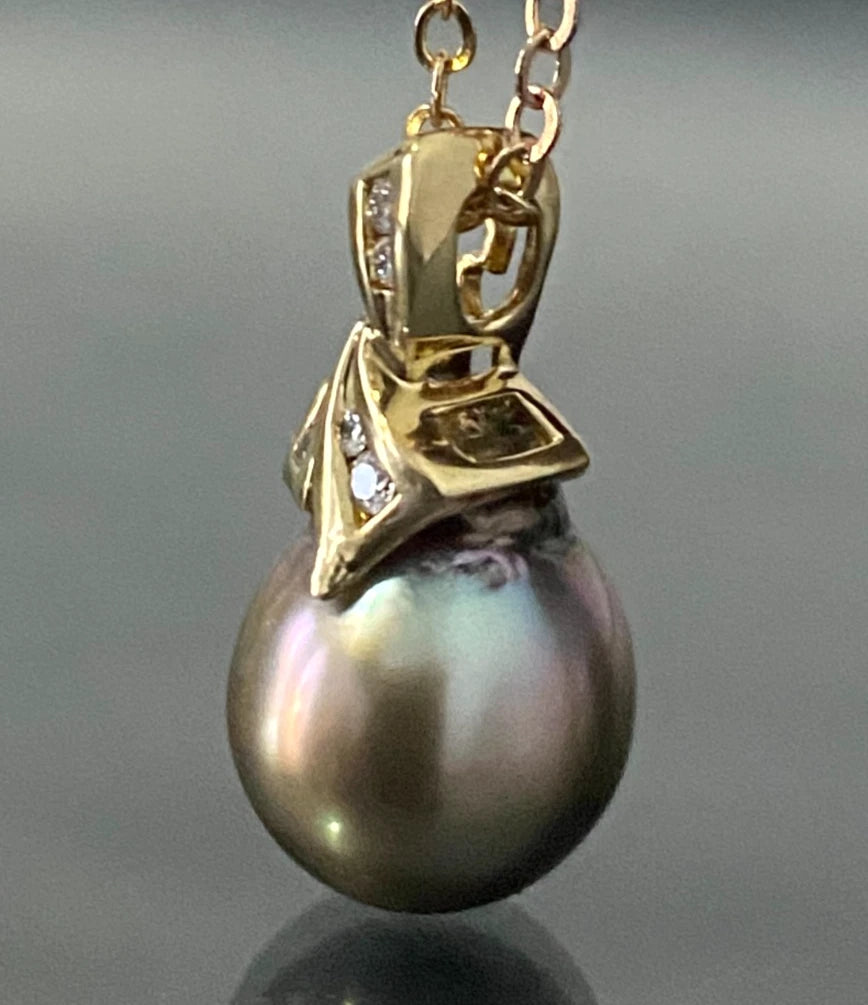 18K Yellow Gold W/ Tahitian Pearl & Diamond Pendant 22.0mm High