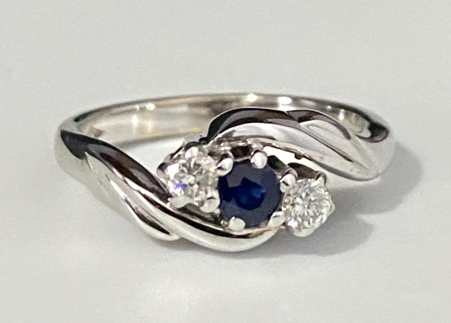 9K White Gold W/ Sapphire & Diamond Crossover Ring Size G 1/2 - 3 3/4