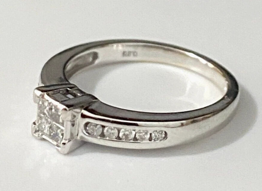 18K White Gold & 0.25CT Princess Cut Diamond Engagement Ring Size J - 4 5/8