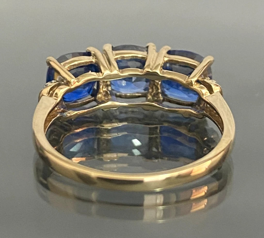 9K Yellow Gold Royal Blue Kyanite Three Stone Ring - Size N (US 6.75)