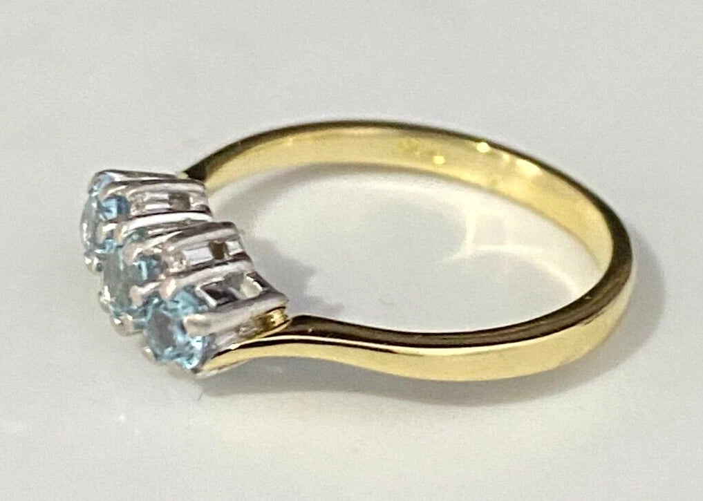 18K Yellow Gold W/ Aquamarine & Diamond Ring Size L 1/2 - 5 7/8