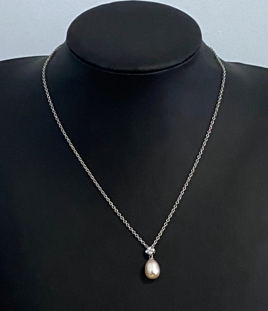 9K White Gold & Cultured Pearl Pendant 18.50mm High