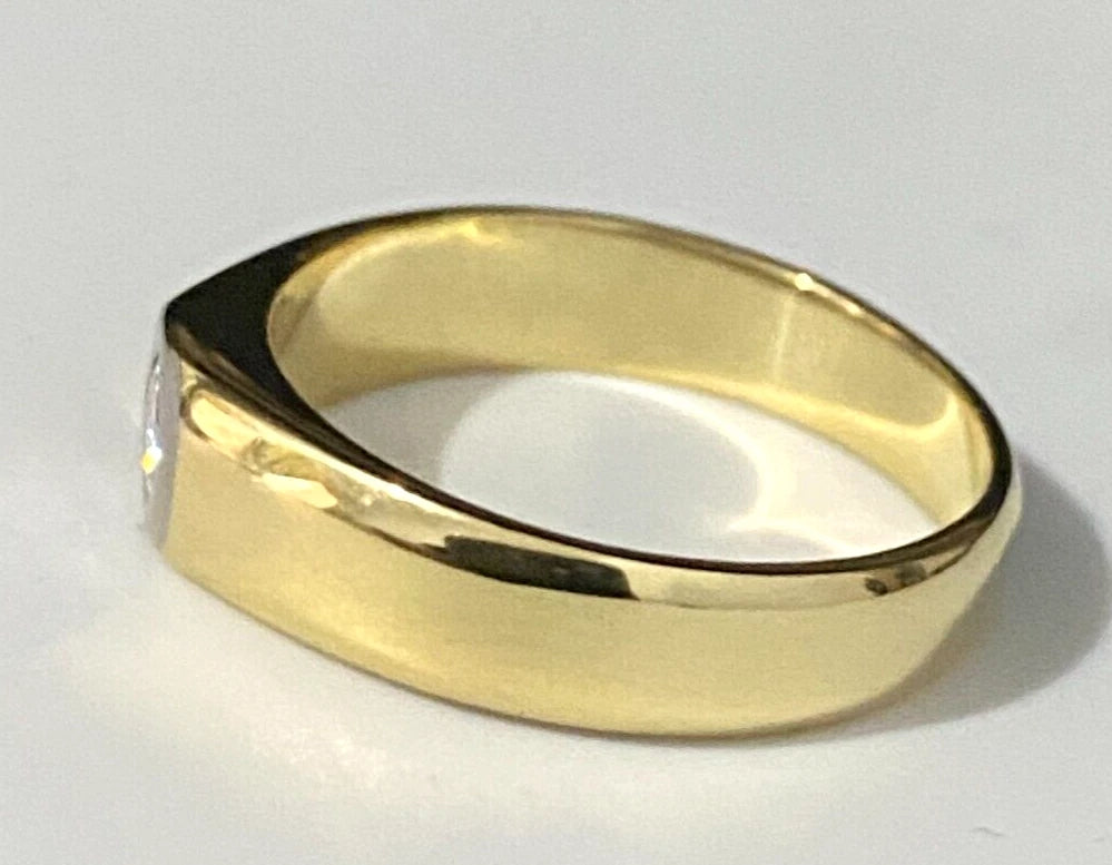 18K Yellow Gold & Princess Cut Diamond Ring Size Q 1/2 - 8 1/4