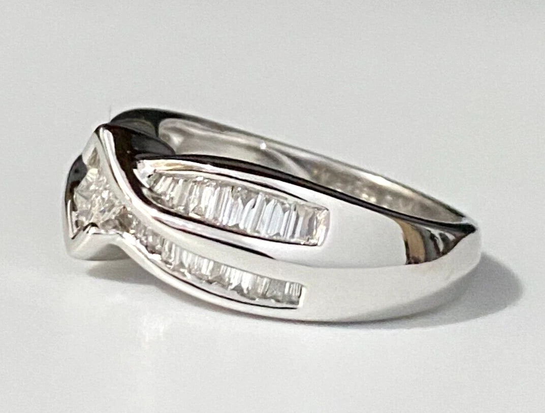 18K White Gold & 0.70CT Diamond Ring Size N 1/2 - 6 3/4