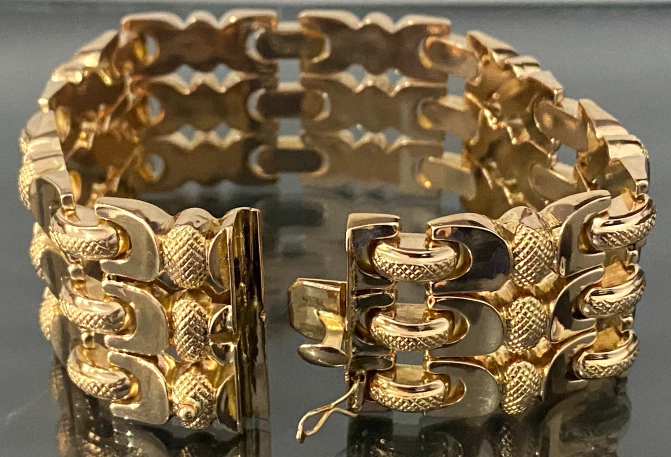 1940's Italian 18ct Yellow Gold Wide Hobnail Bracelet 19.50cm Long
