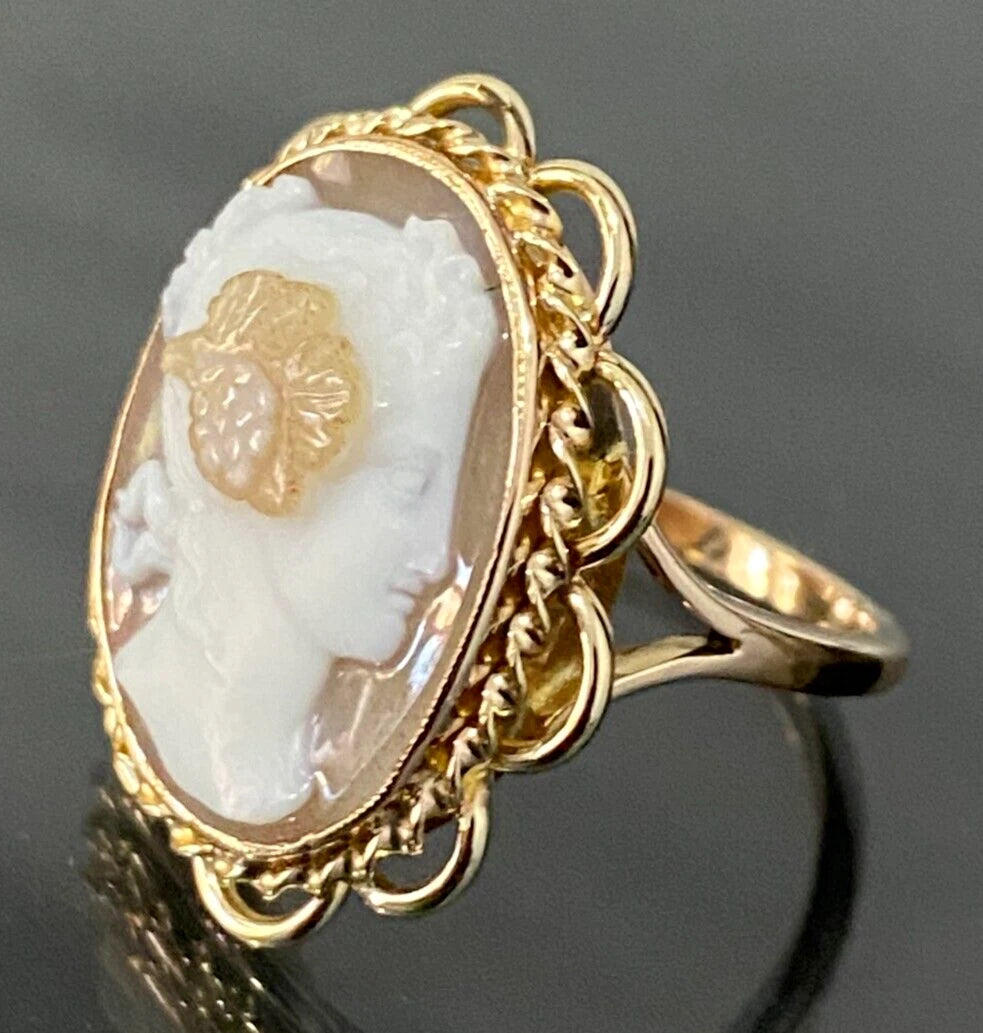 9K Yellow Gold & Carved Hardstone Cameo Ring Size S - 9 1/8