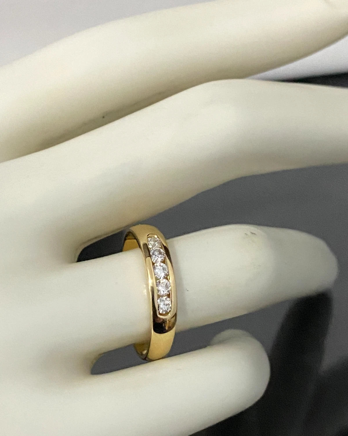 18K Yellow Gold & 0.25CT Diamond Channel Set Wedding Band Ring Size O - 7 1/4