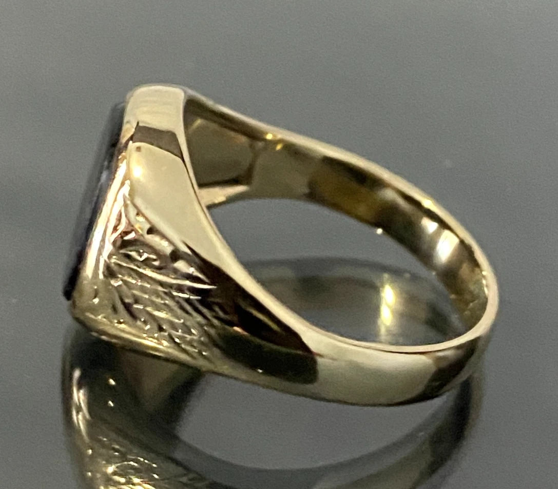 1970's 9K Yellow Gold & Onyx Men's engraved Signet Ring Size V - 11