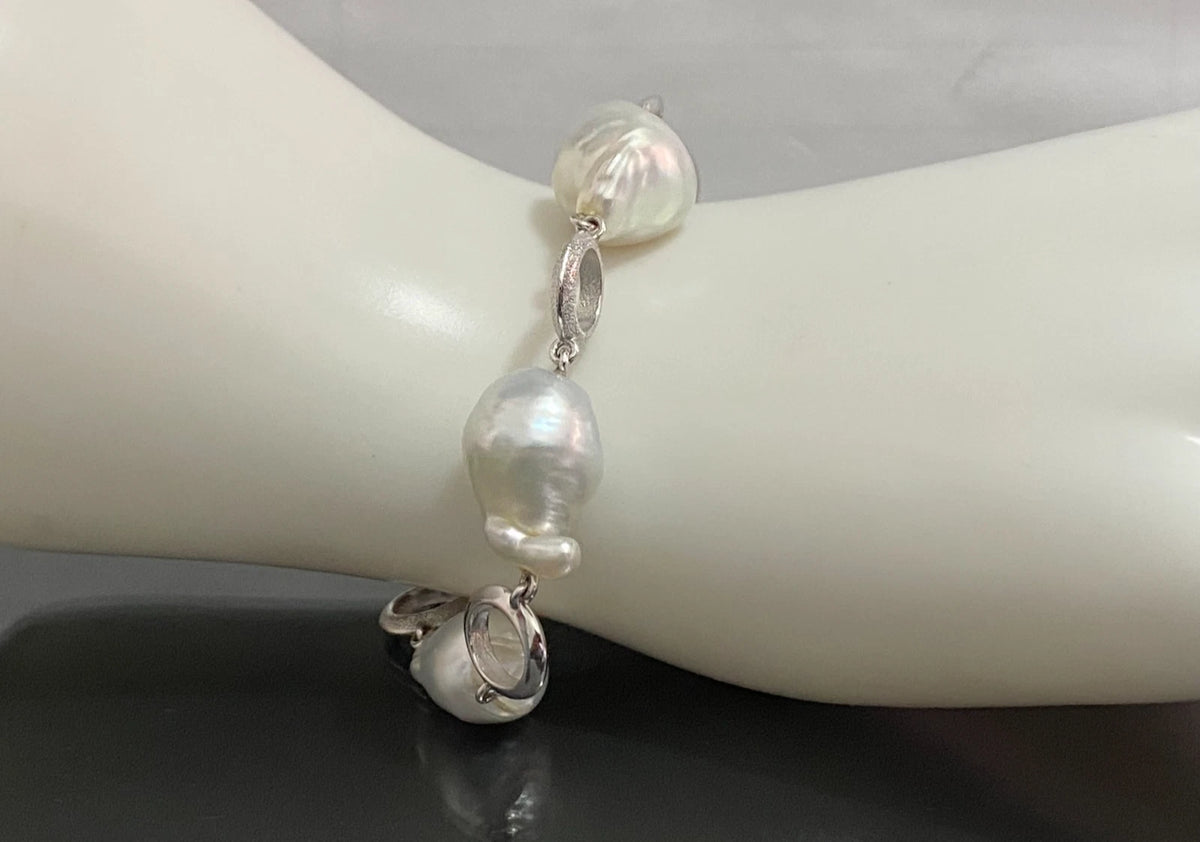 18K White Gold South Sea Baroque Pearl Bracelet 21cm Long