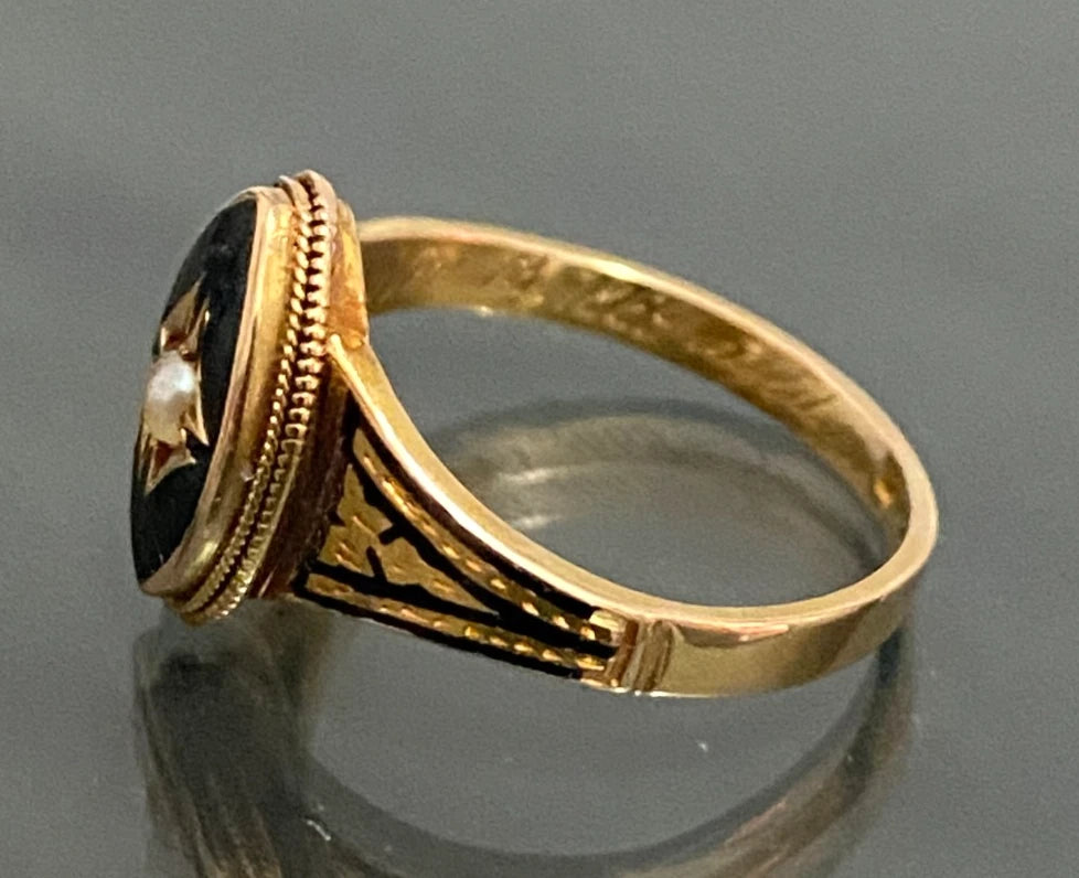 1860's Victorian 15K Yellow Gold Pearl & Enamel memorial Ring - Size L (US 5.75)