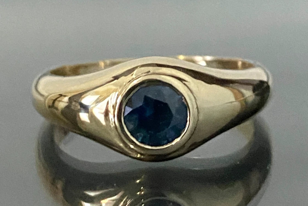 9K Yellow Gold & Blue Zircon Men's Ring Size W - 11 1/4