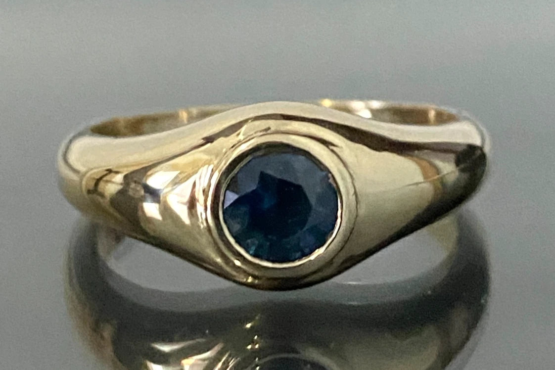 9K Yellow Gold & Blue Zircon Men's Ring Size W - 11 1/4