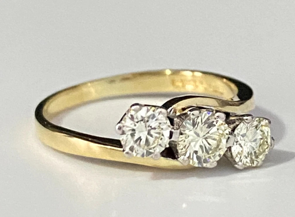 18K Yellow Gold & 0.75CT Diamond Three Stone Crossover Ring Size L 1/2 - 6