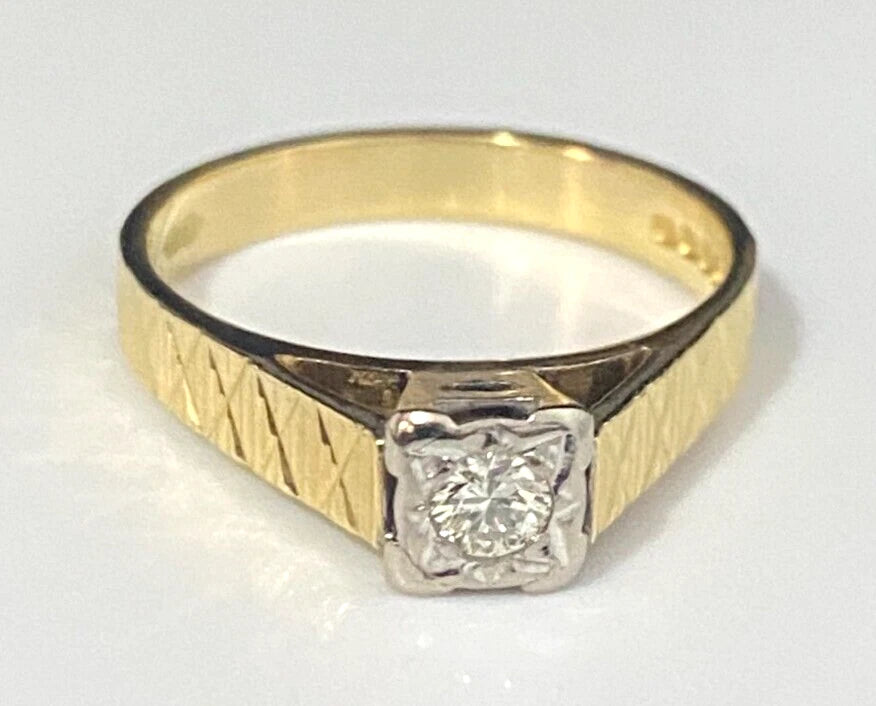 18K Yellow Gold & Diamond Solitaire Illusion Set Ring Size L 1/2 - 5 7/8