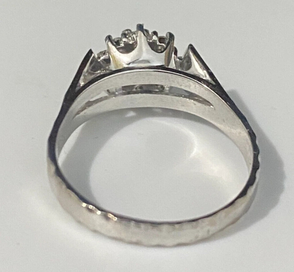 18K White Gold & 0.30CT Diamond Cluster Ring Size Q - 8