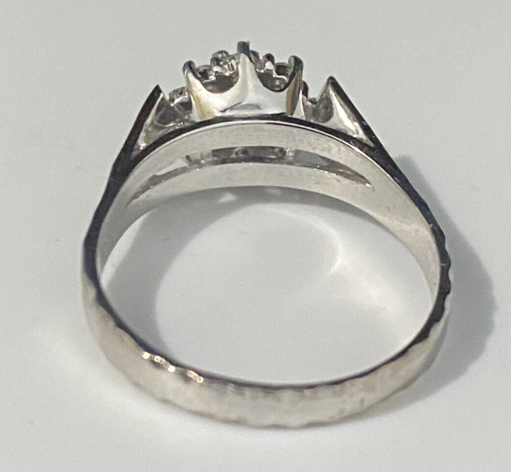 18K White Gold & 0.30CT Diamond Cluster Ring Size Q - 8