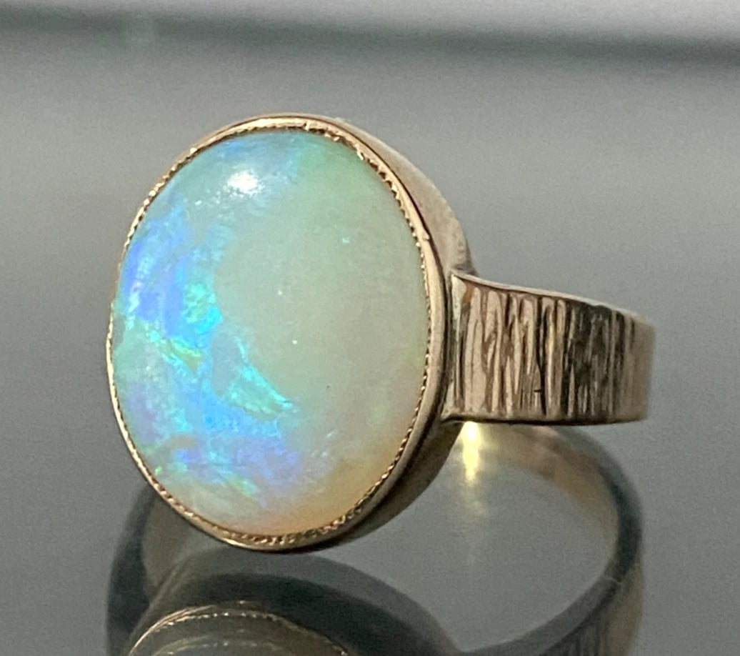 Vintage 9K Yellow Gold & Opal Ring Size S - 9 3/8