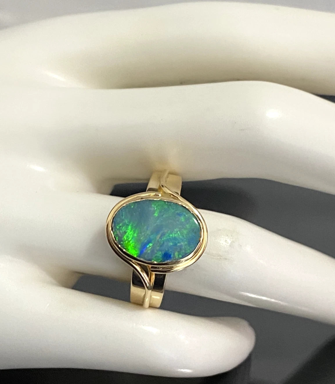 18K Yellow Gold Opal Doublet Ring Size V 1/2 (US 11) - Vintage Jewellery