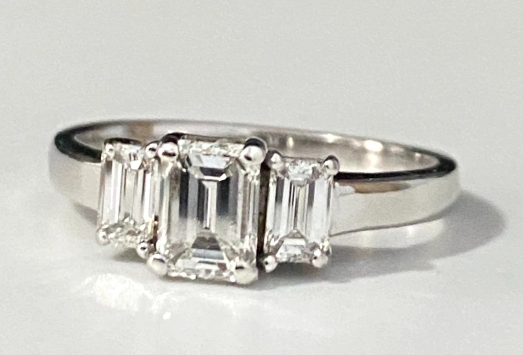 18K Gold & 1.0CT Emerald Diamond Engagement Ring /Certificate Size M - 6 1/4