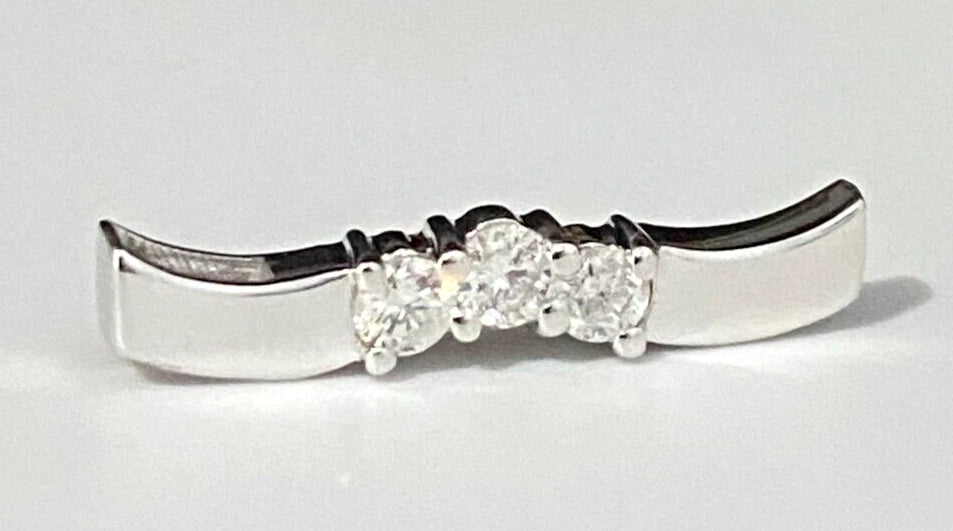 9K White Gold W/ 0.33CT Diamond Pendant