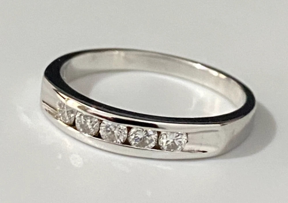 18K White Gold & 0.30CT Diamond Channel Set Ring Size M 1/2 - 6 1/4