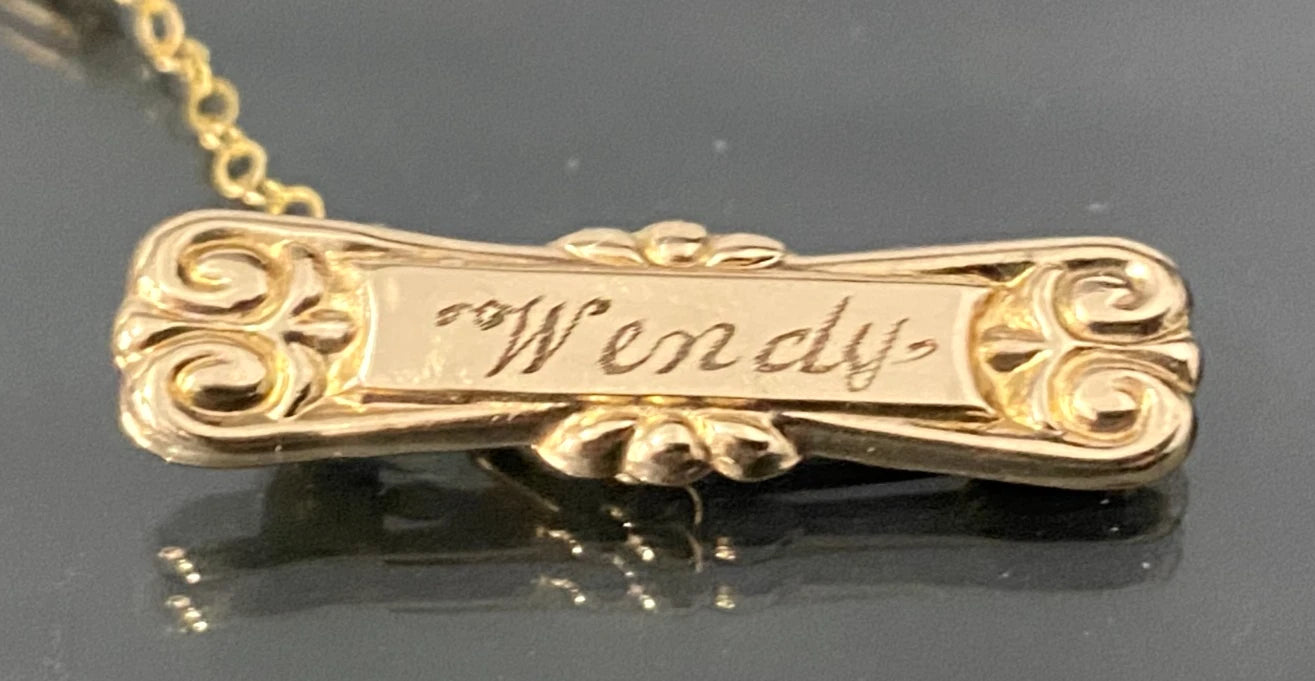 9K Yellow Gold Engraved " Wendy " Baby Brooch