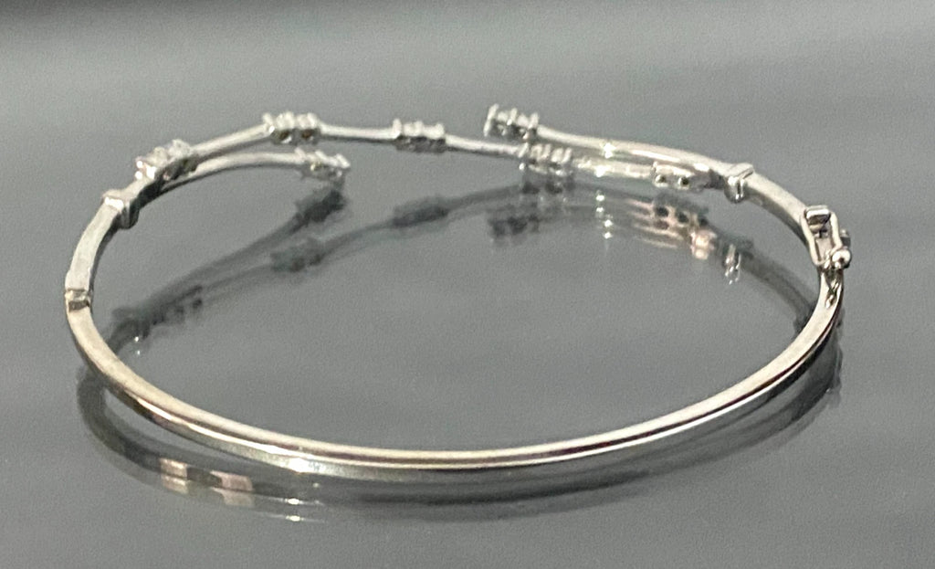 9ct White Gold & Cubic Zirconia Twist Hinged Oval Bangle - 62mm