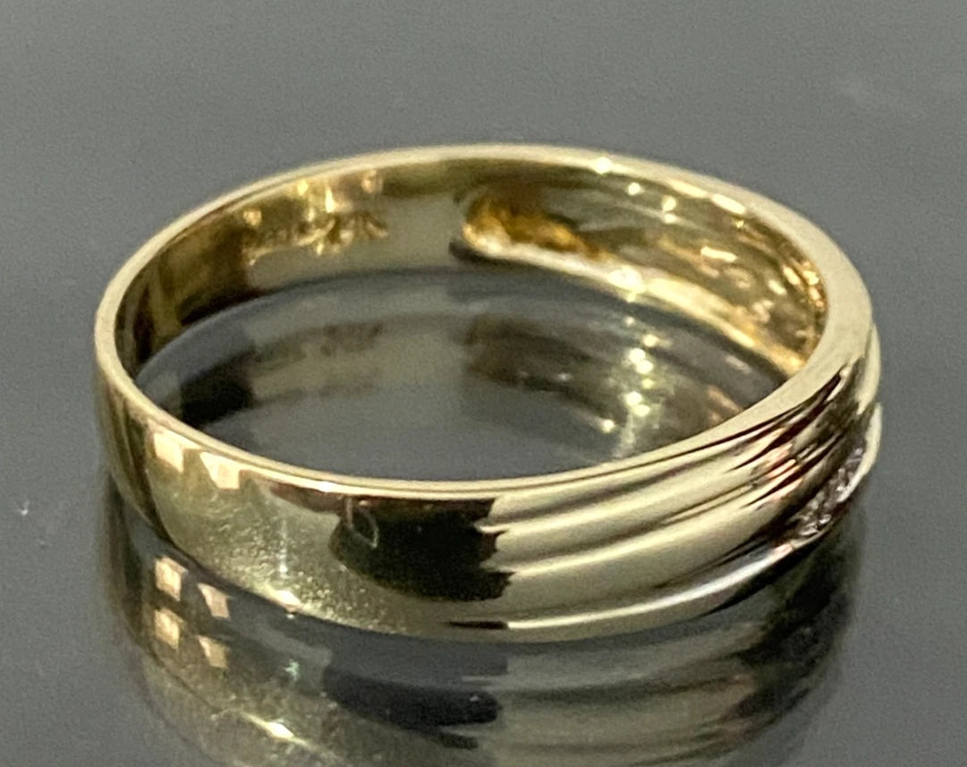 14K Yellow Gold & Diamond Channel Set Ring Size O - 7