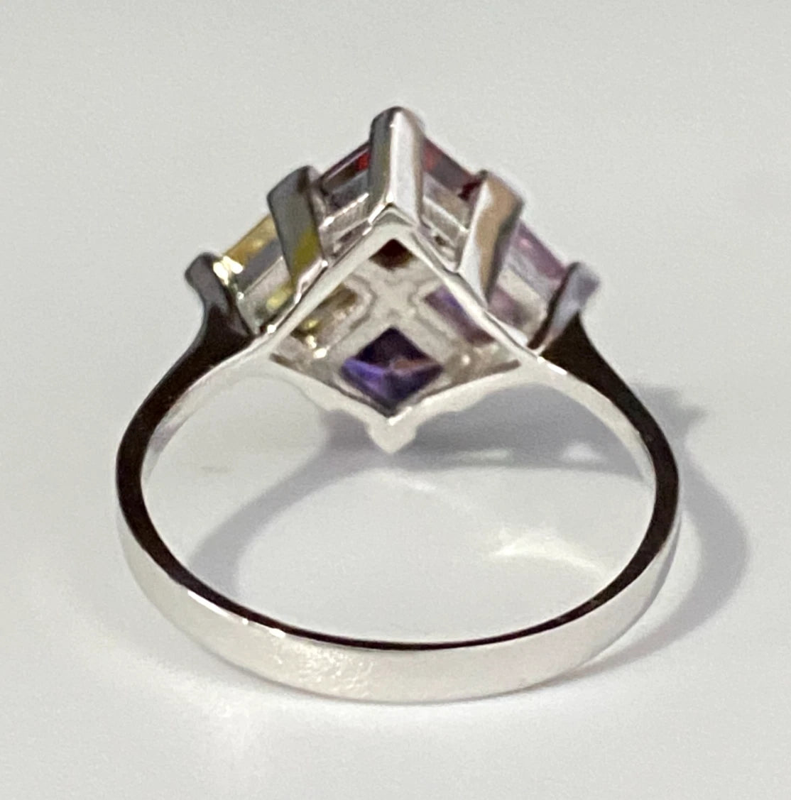 9K White Gold & Multicolored CZ Stones Ring Size O 1/2 - 7 1/4