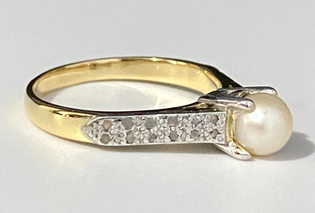 18K Yellow Gold W/ Pearl & Diamond Ring Size U - 10 1/4