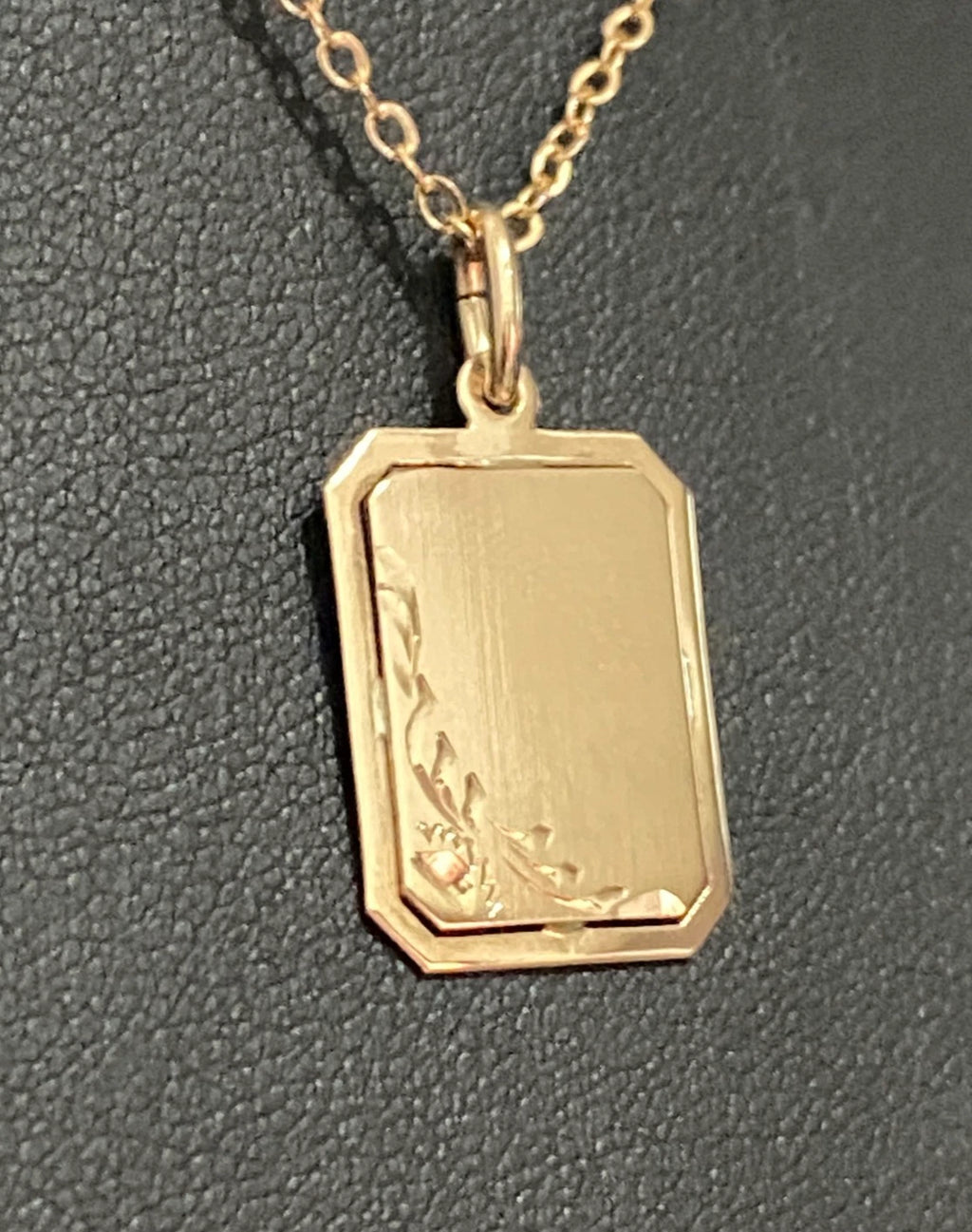 Vintage 14ct Yellow Gold Rectangular Floral Engraved Pendant