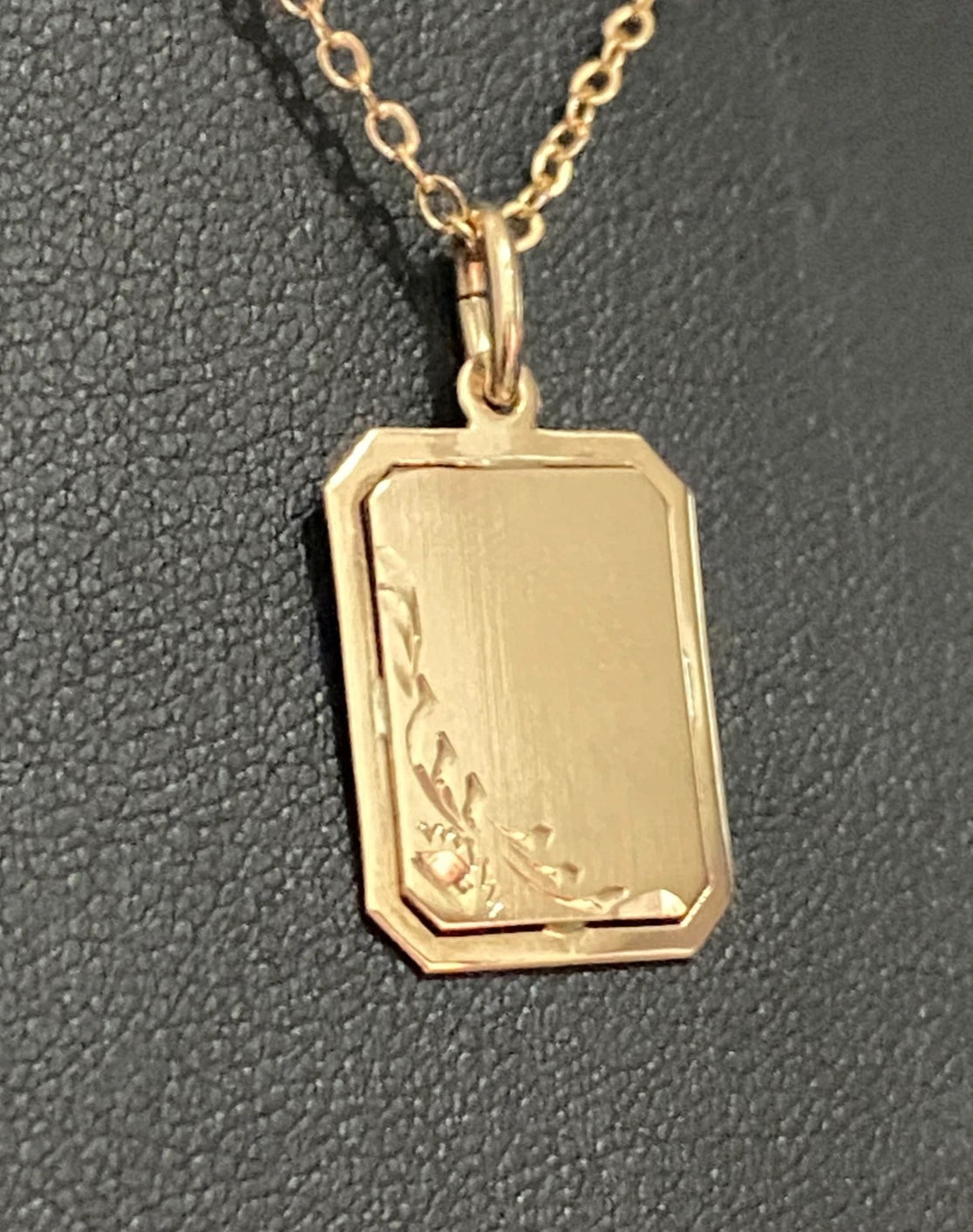 Vintage 14ct Yellow Gold Rectangular Floral Engraved Pendant