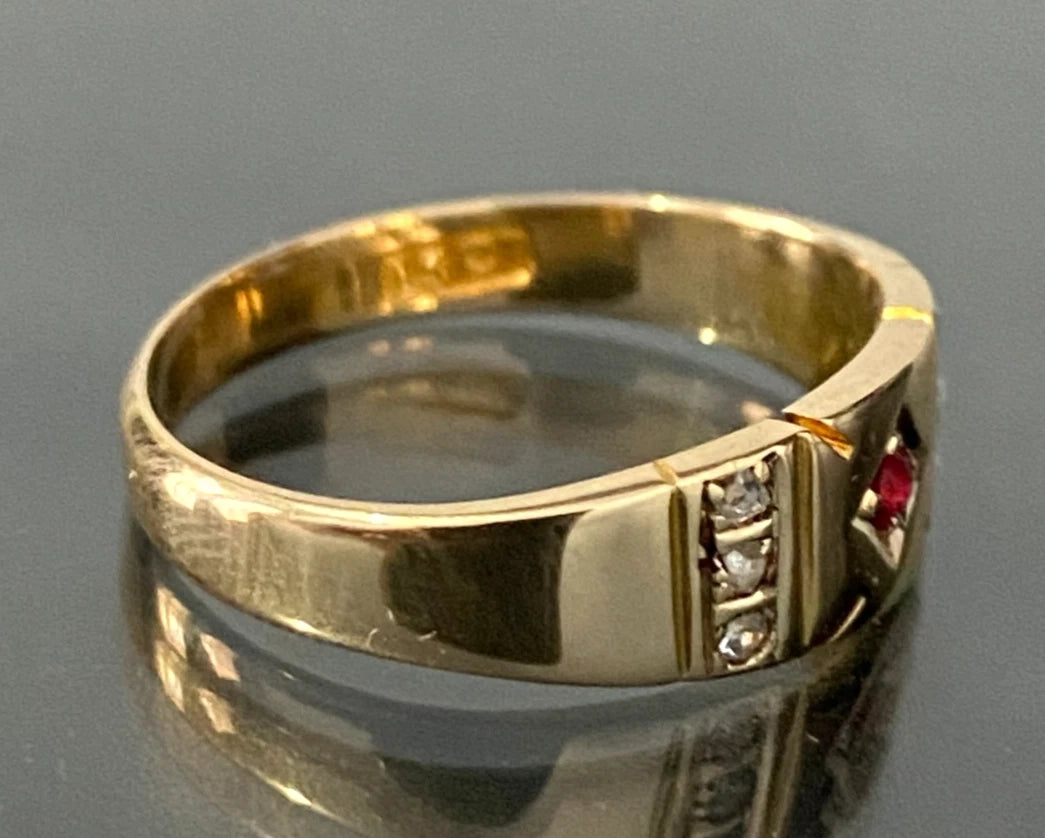 Victorian 15K Yellow Gold With Red Stone & Diamon Ring Size N - 6 3/4