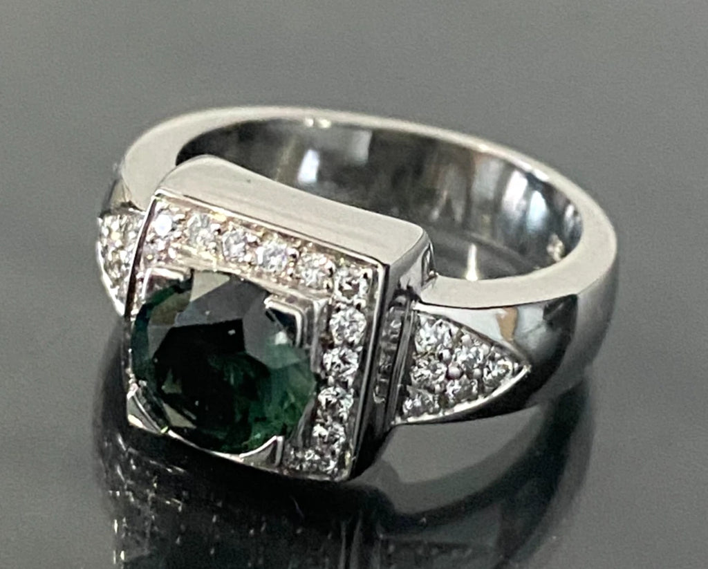 Heavy 18K White Gold W/Green Sapphire & Diamond Ring Size O - 7 1/4