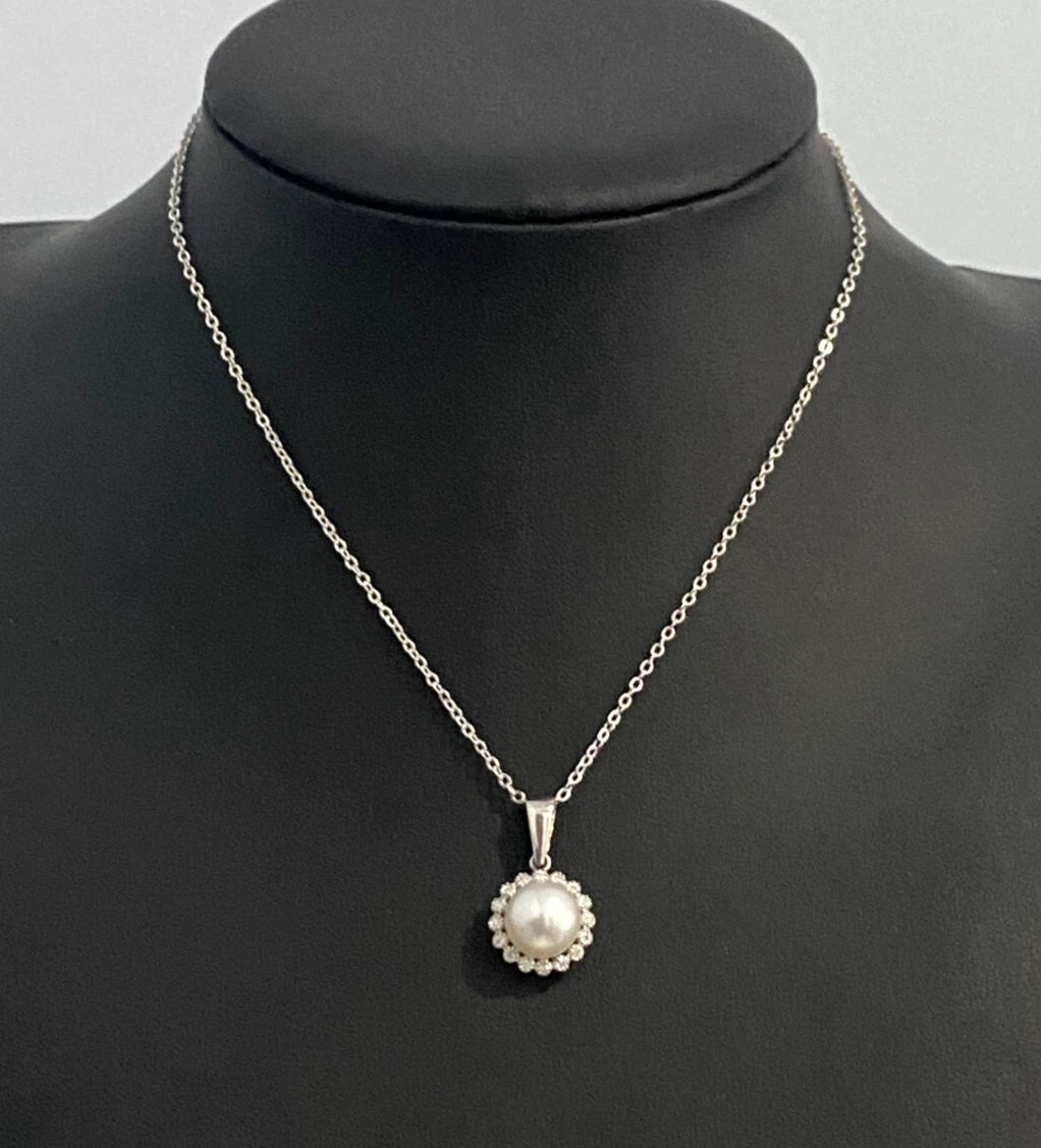 9K White Gold W/ Pearl & Diamond Pendant 23.0mm High