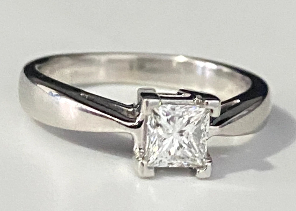 18K White Gold & 0.42CT Diamond Engagement Ring Size J - 4 3/4