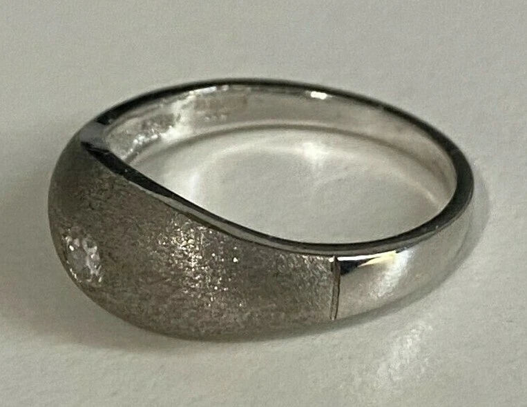 18K White Gold & Diamond Textured Dome Band Ring Size L - 5 1/2