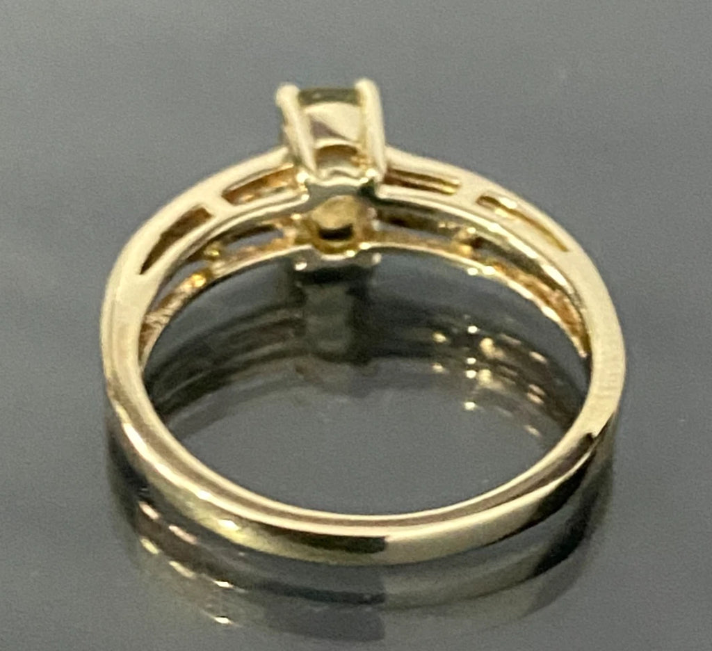 9Ct Yellow Gold Csarite stone & Green Accent Ring Size N (6.75)
