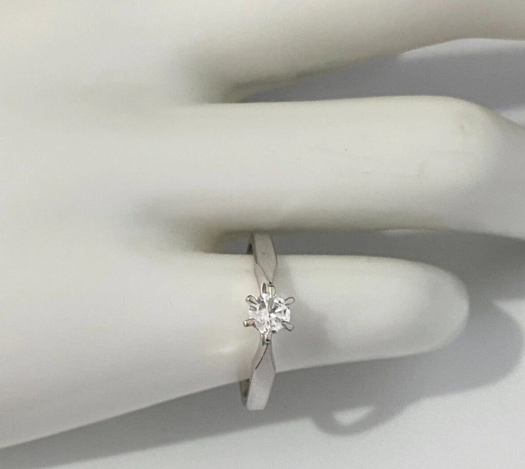 18K White Gold & 0.25CT Diamond Solitaire Ring Size K 1/2 - 5 3/8