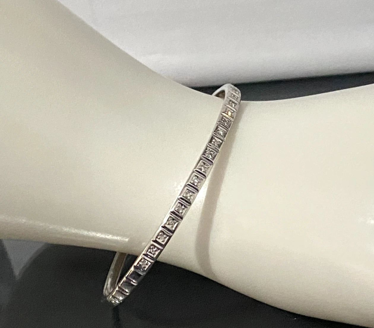 9K White Gold & Diamond Hinged Bangle 62mm