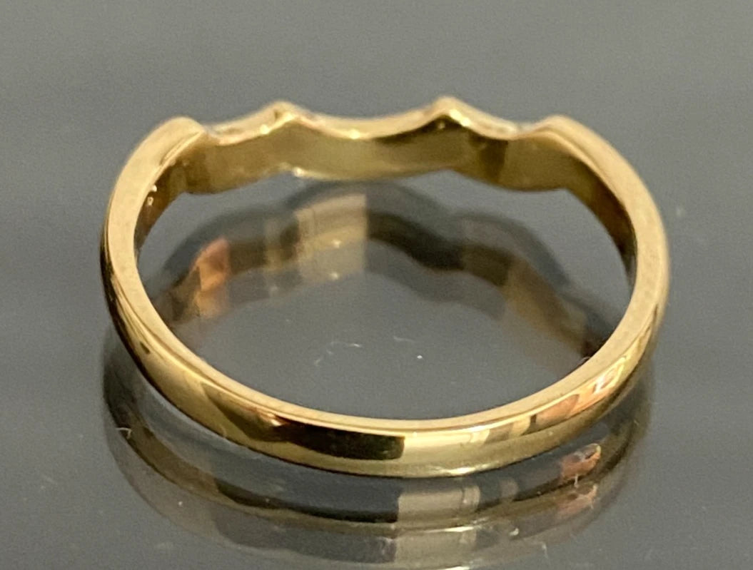 18ct Yellow Gold Shaped Curved Wedding Band – Size O (US 7.15)