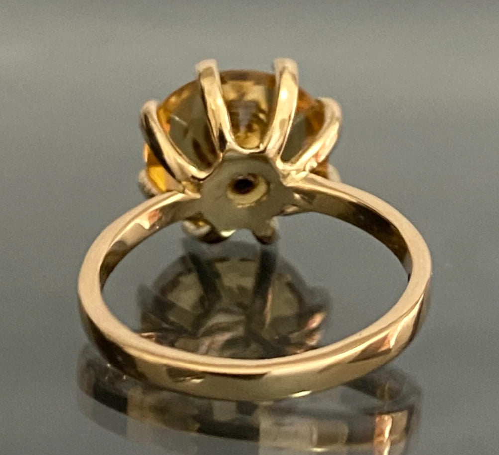 18K Yellow Gold & Orange Stone Set Ring Size M (US 6.15)