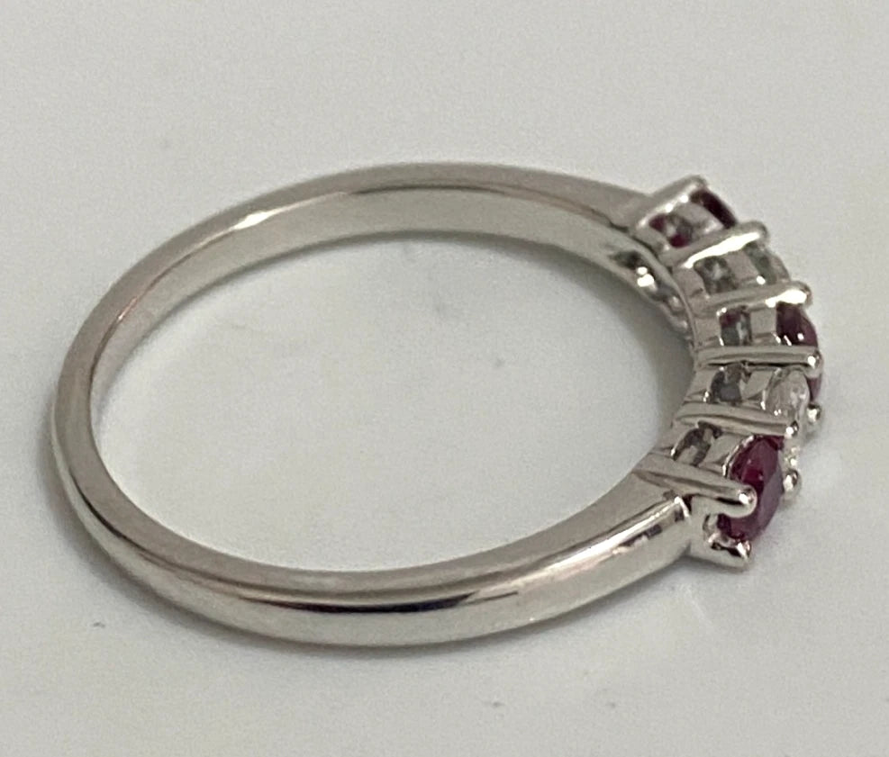 9K White Gold W/ Ruby & Diamond 5 Stone Band Ring Size M 1/2 (US 6.5)