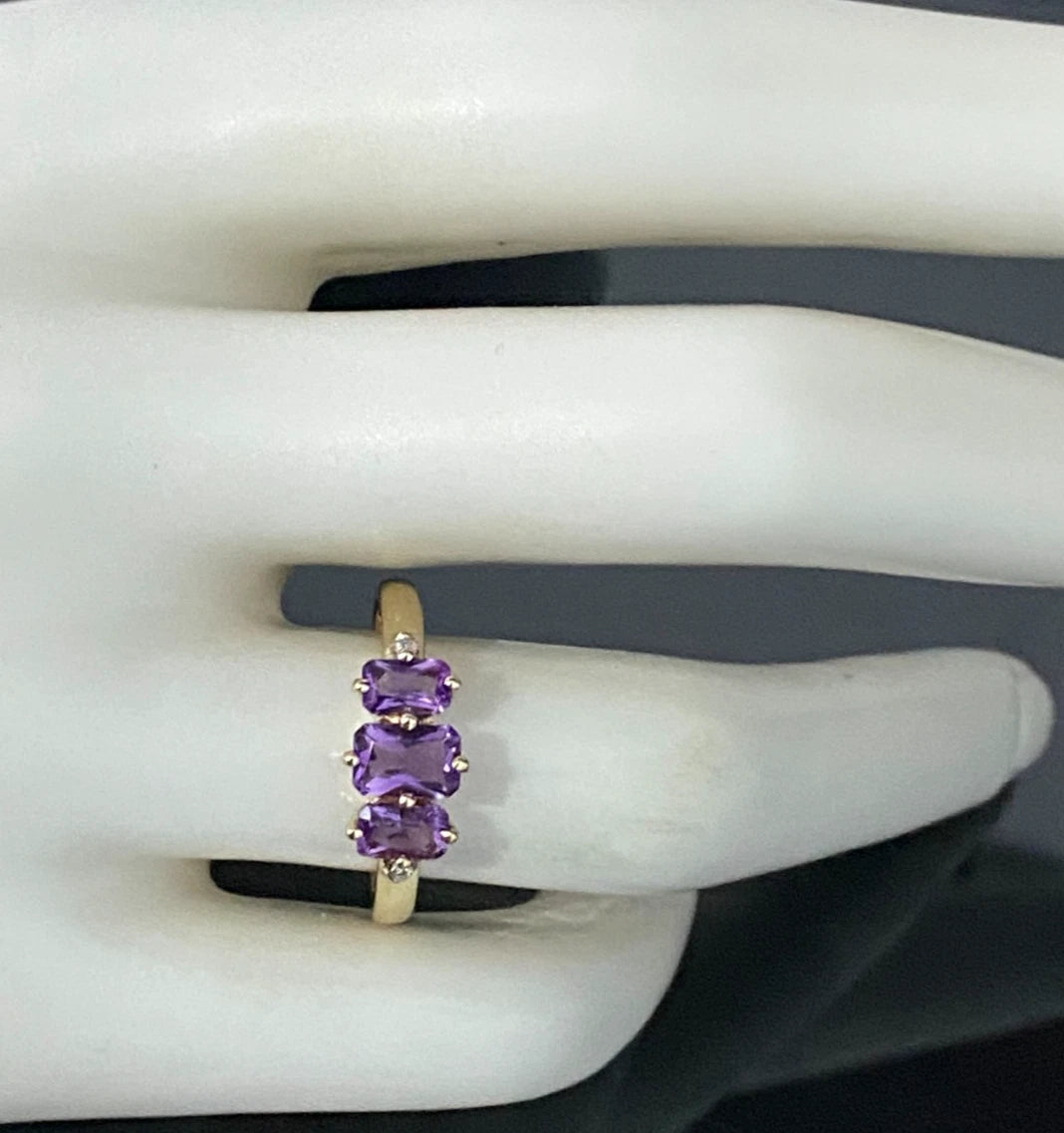 9K Yellow Gold W/ Amethyst & Diamond Ring Size N - 6 3/4