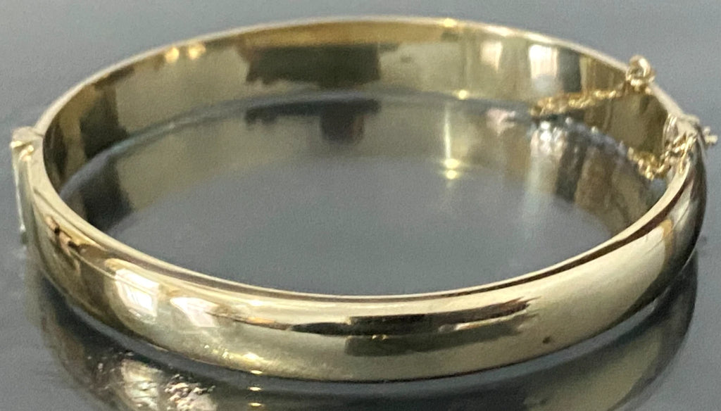 English 9K Yellow Gold Engraved Hinged Bangle