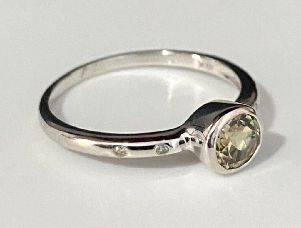 10K White Gold W/ Green Quartz & Diamond Ring Size N - 6 1/2