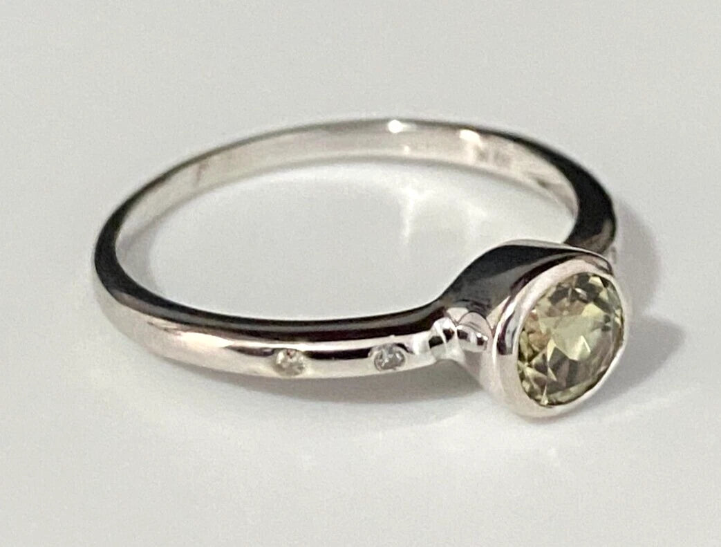 10K White Gold W/ Green Quartz & Diamond Ring Size N - 6 1/2